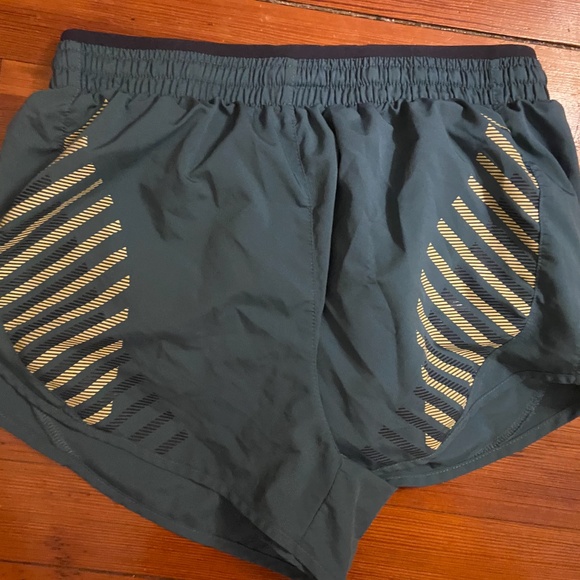Nike Running Shorts - Picture 1 of 3